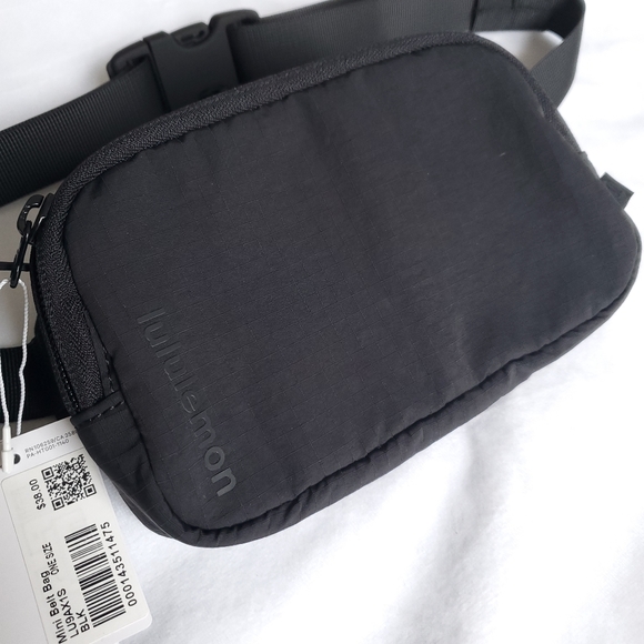 Lululemon Mini Belt Bag Black - Picture 2 of 6